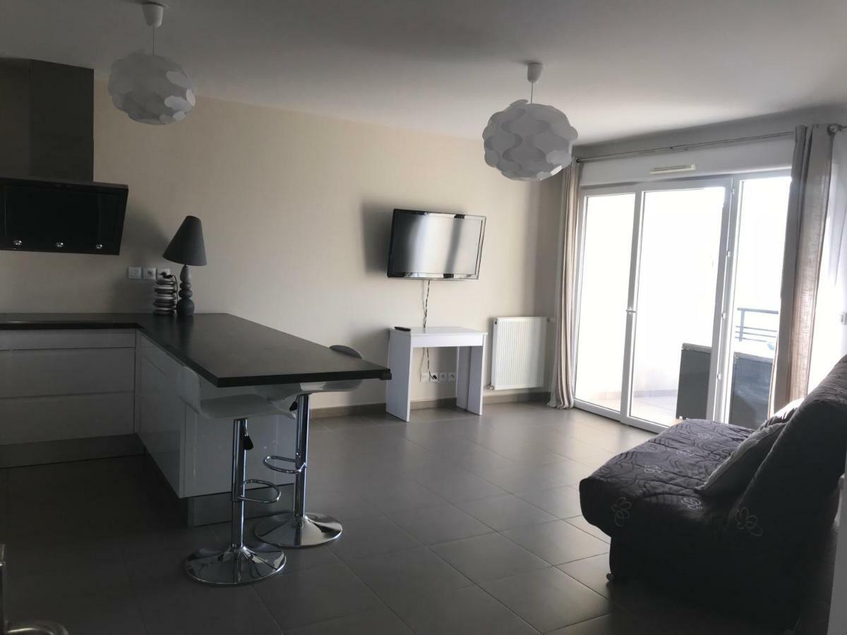 Appart' Au Port Apartment Frejus Exterior photo