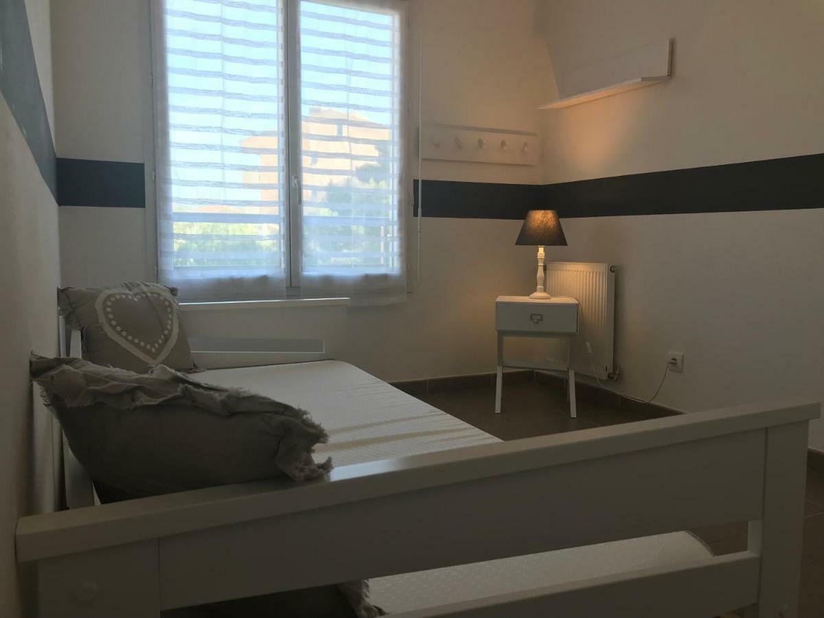 Appart' Au Port Apartment Frejus Exterior photo