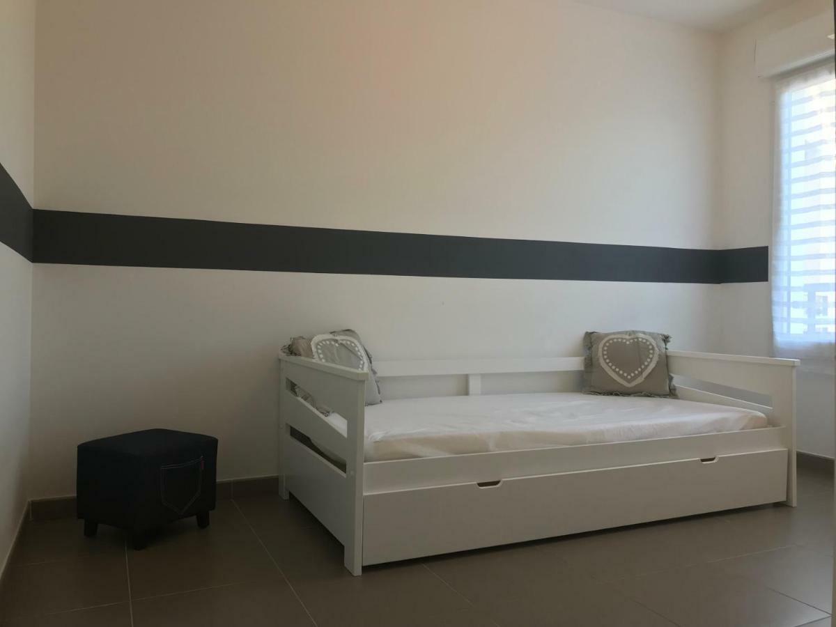 Appart' Au Port Apartment Frejus Exterior photo