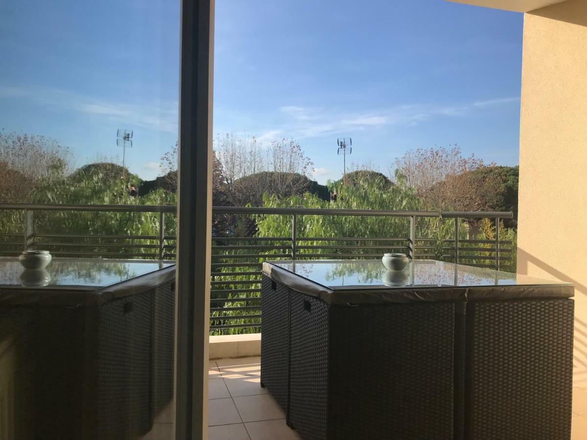 Appart' Au Port Apartment Frejus Exterior photo
